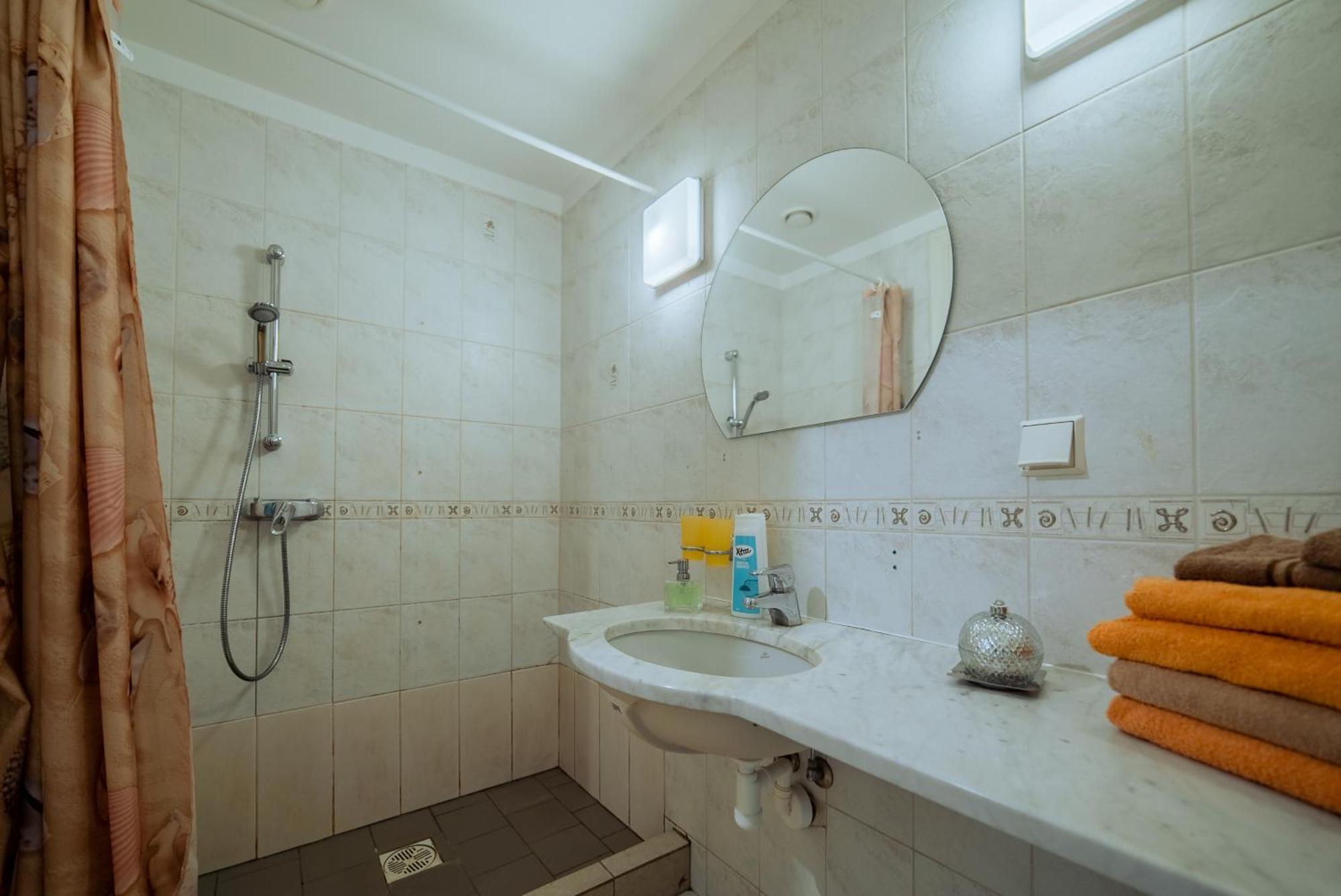 Romeo Family Apartments Tallinn Buitenkant foto